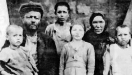 Сімейне фото родини автора, с. Веселий Кут. 1934 р.